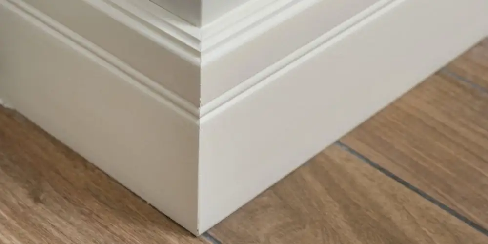 couper plinthes