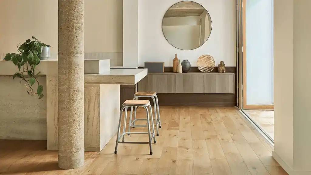Détalonnage de porte et coupe du dormant pour la pose de parquet