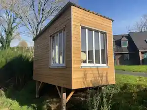 Tiny house montée sur pilotis
